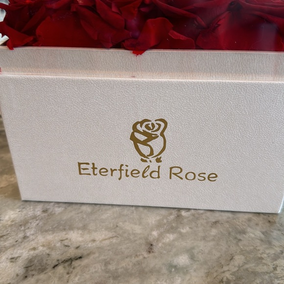 New Eterfield Rose color red 16 roses. - Picture 3 of 6